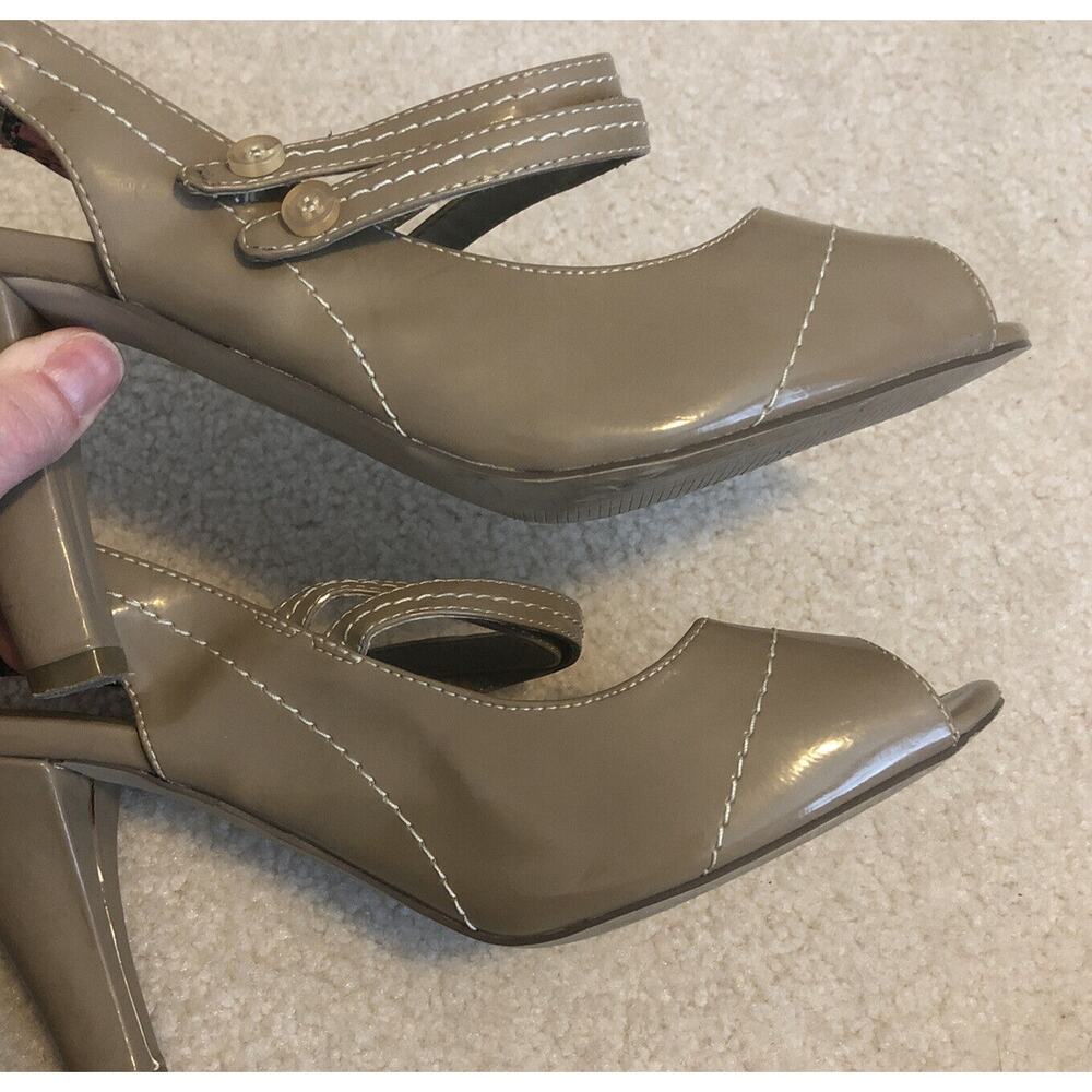 Madden Girl‎ Nemmo Beige Faux Leather Women Heels 9.5M Open Toe Sandals